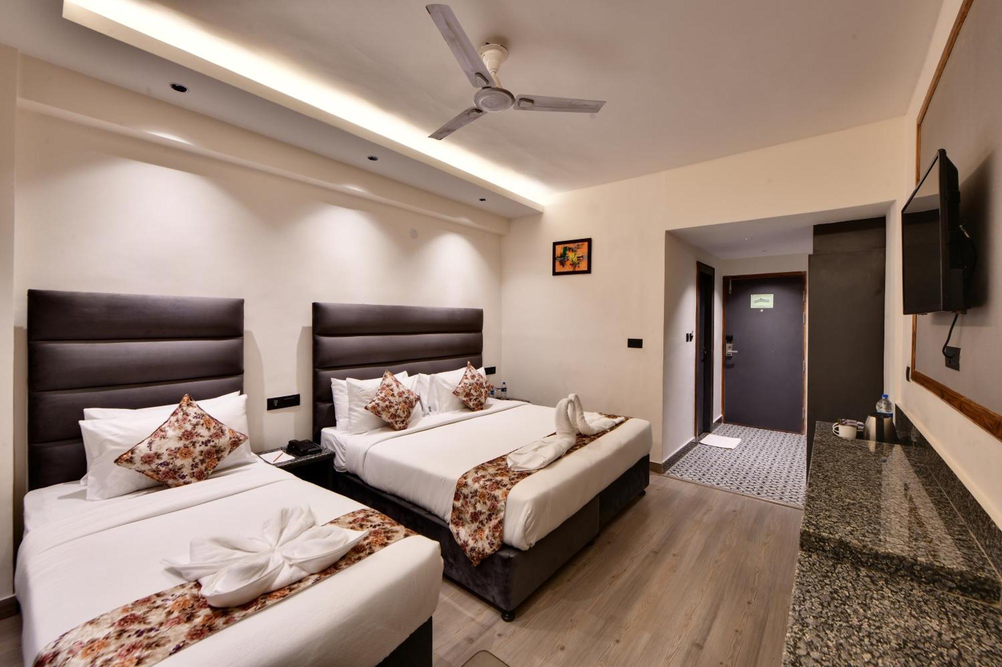 Click Sunburry Hotel Katra Katra  Exterior photo